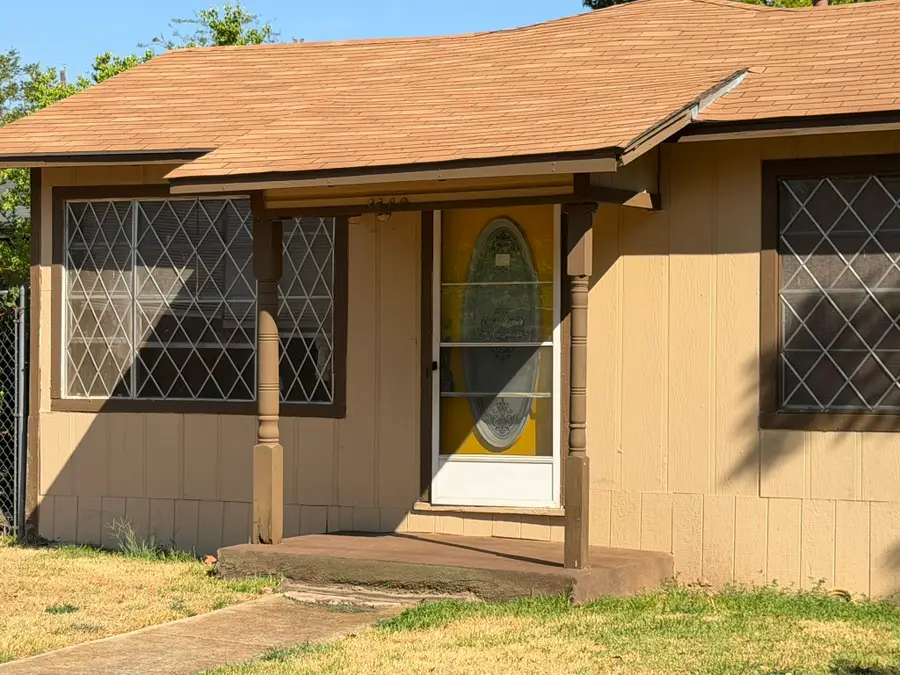 1410 W 9th Street, Mount Pleasant, TX 75455 - #2