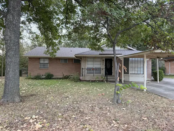924 Monterey Drive, Denton, TX 76209