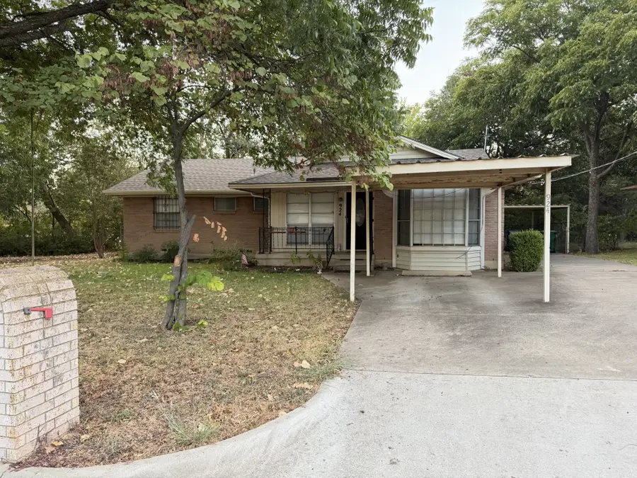 924 Monterey Drive, Denton, TX 76209 - #2
