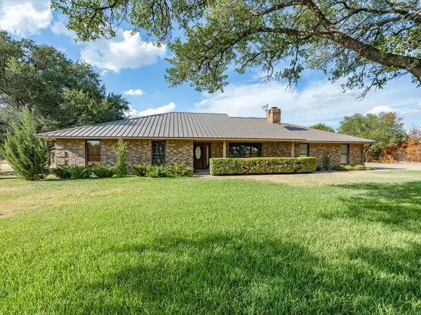 4 Sunset Lane, Fort Worth, TX 76108