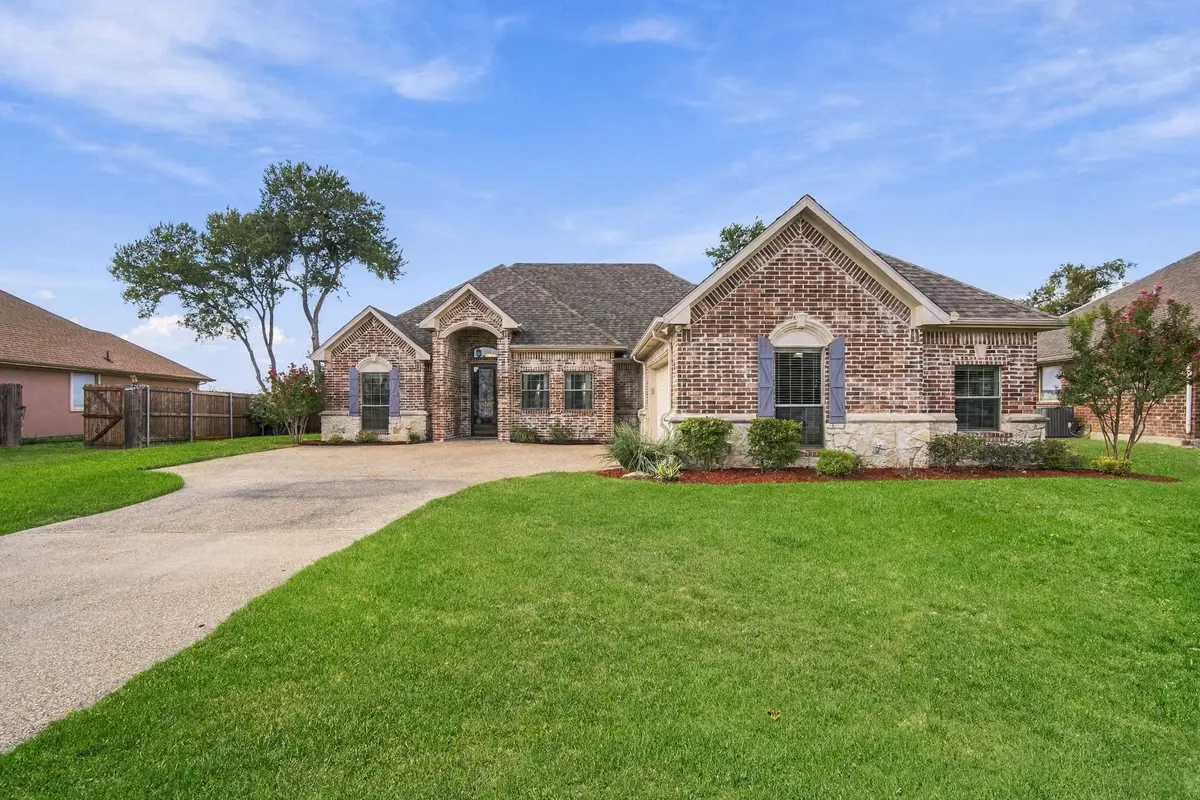 810 Woodcrest Drive, Ennis, TX 75119 - #1