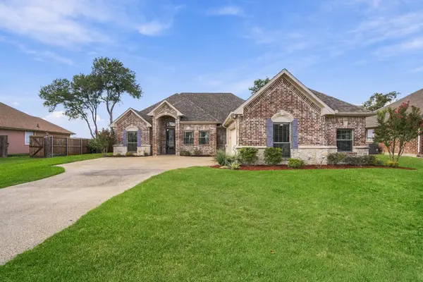 810 Woodcrest Drive, Ennis, TX 75119