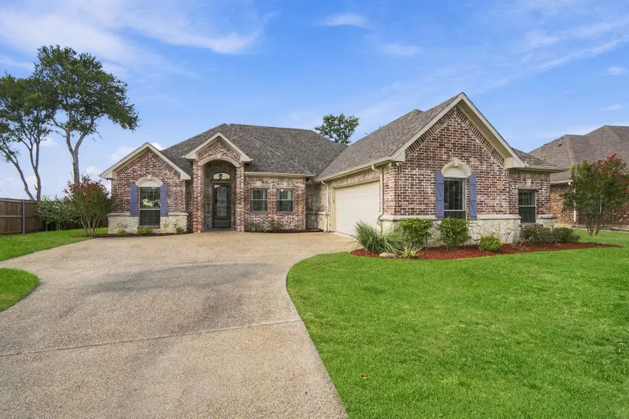 810 Woodcrest Drive, Ennis, TX 75119 - #3