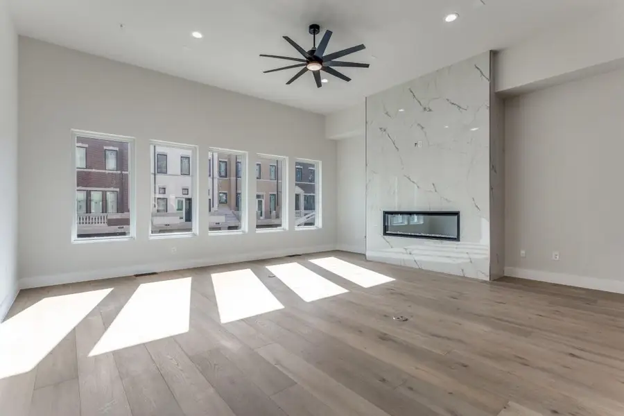 250 E Dallas Street #112, Grapevine, TX 76051 - #2