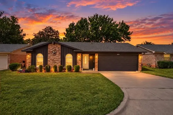 409 Arthur Drive, Hurst, TX 76053
