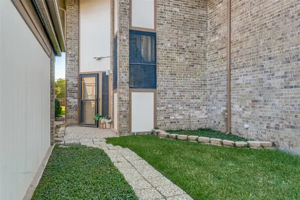7 Dewberry Court, Bedford, TX 76021