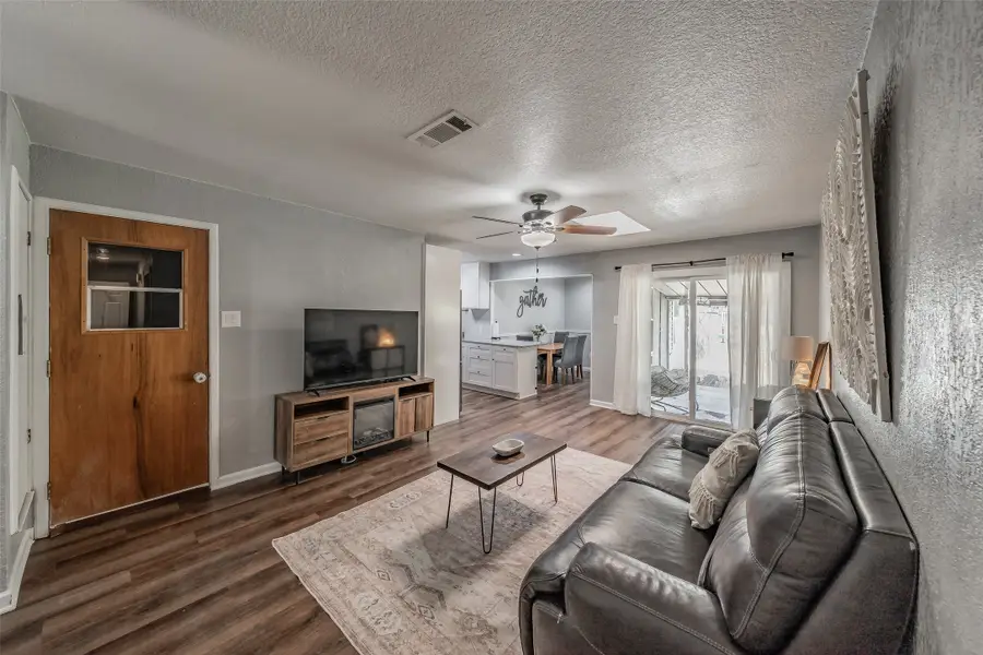 7008 Smithfield Road, North Richland Hills, TX 76182 - #2