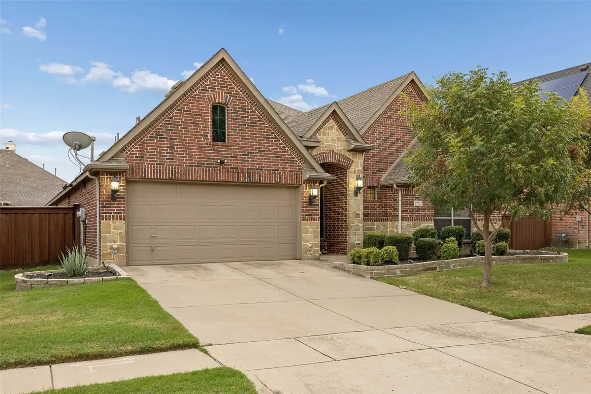 2723 Ponce De Leon, Grand Prairie, TX 75054 - #1