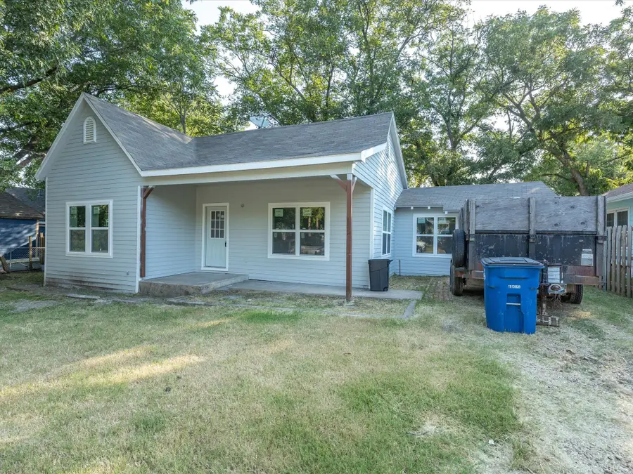 1106 N Mckinney Street, Ennis, TX 75119 - #2