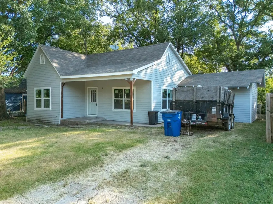 1106 N Mckinney Street, Ennis, TX 75119 - #3