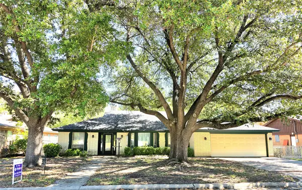 4620 Starlight Drive, Haltom City, TX 76117