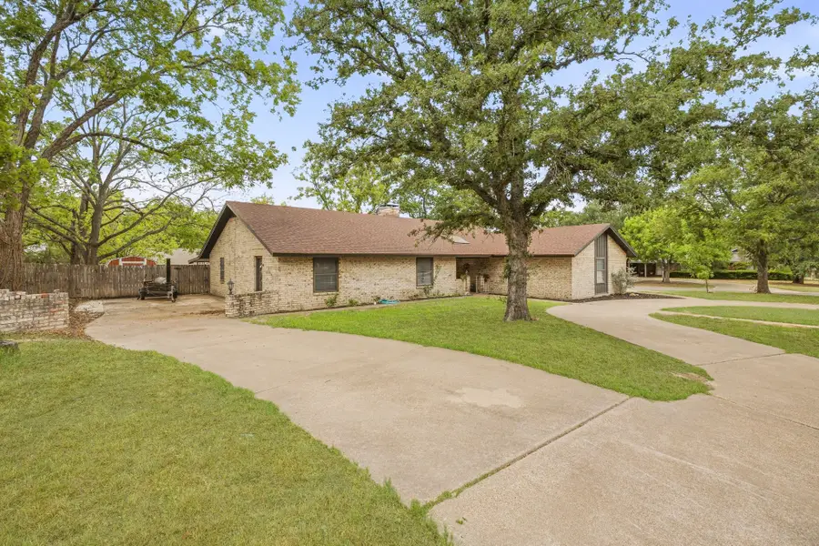 1190 N Charlotte Avenue, Stephenville, TX 76401 - #3
