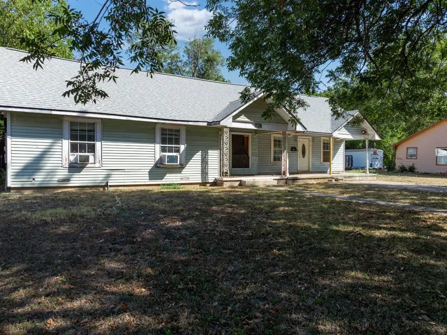 925 E Walnut Street, Hillsboro, TX 76645 - #2