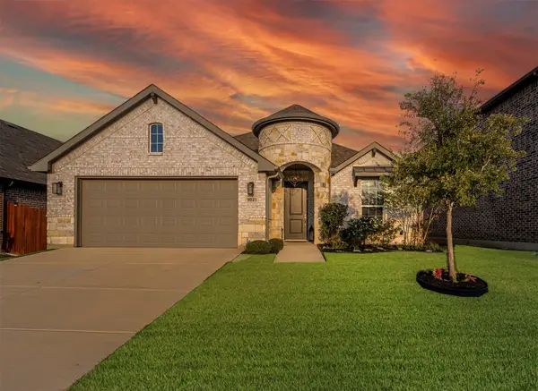 9921 Mescalbean Boulevard, Fort Worth, TX 76036