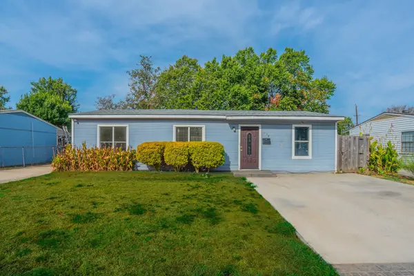 934 Indian Hills Drive, Grand Prairie, TX 75051
