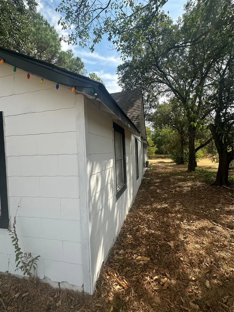 632 W Ayers Avenue, De Leon, TX 76444 - #3