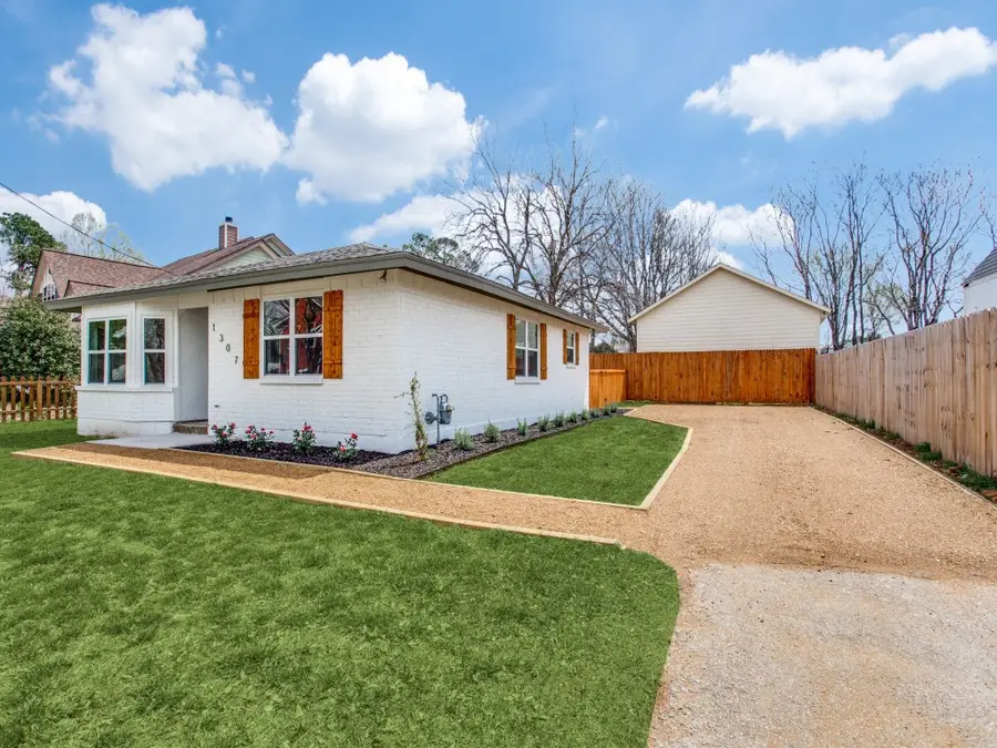 1307 Worthington Street, Grapevine, TX 76051 - #2