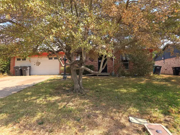 2001 Carverly Drive, Fort Worth, TX 76112
