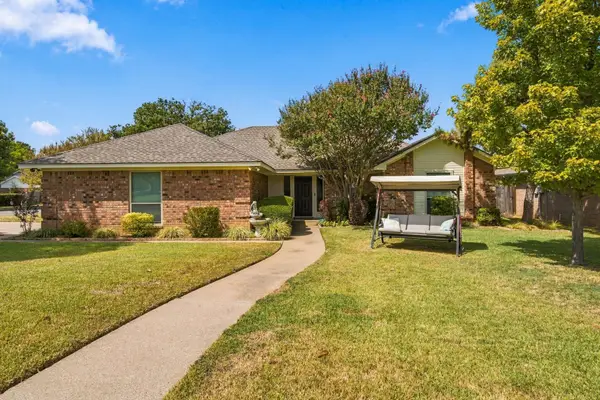 7101 Hazel Place, North Richland Hills, TX 76182