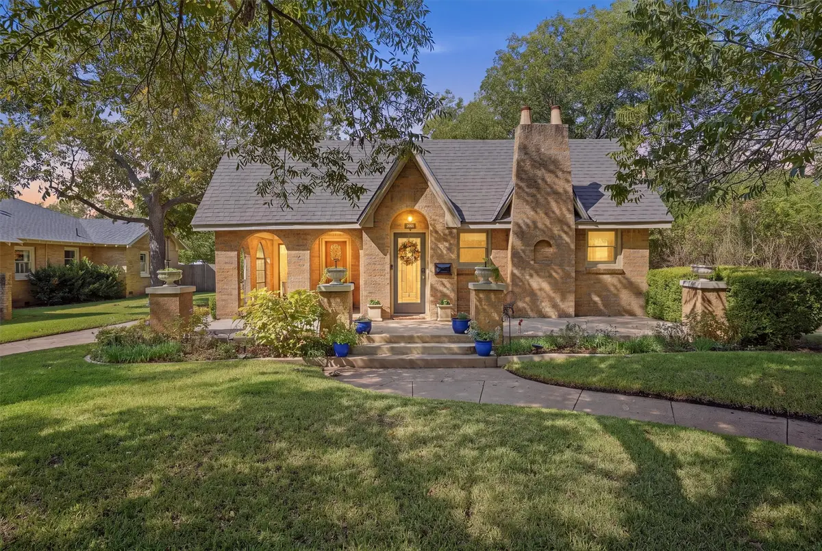 704 Forrest Avenue, Cleburne, TX 76033 - #1