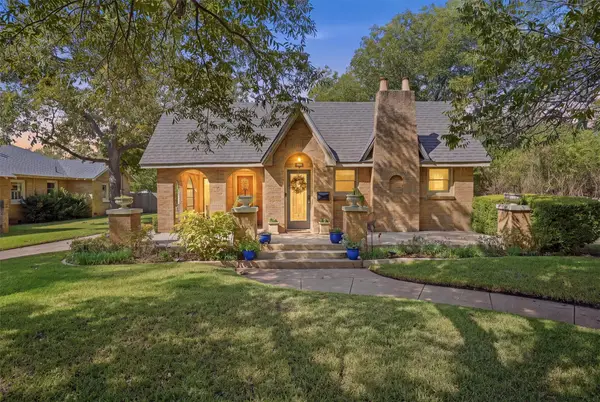 704 Forrest Avenue, Cleburne, TX 76033