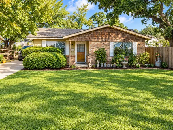 120 & 118 Woodland Avenue, Corsicana, TX 75110