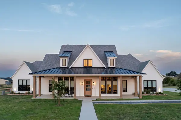 760 Hummingbird Lane, Justin, TX 76247
