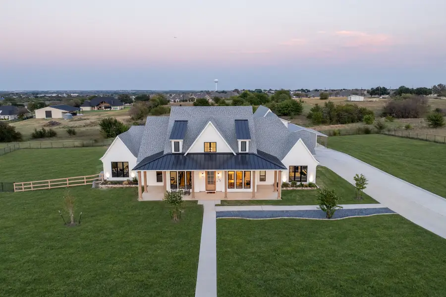 760 Hummingbird Lane, Justin, TX 76247 - #2