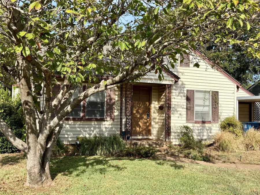 705 N Derby Street, Denison, TX 75020 - #2
