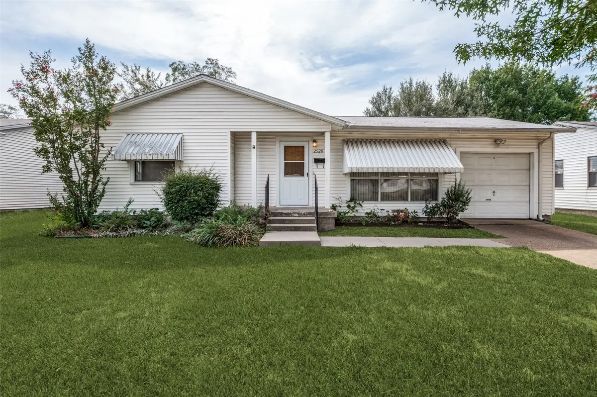 2528 Rugby Lane, Farmers Branch, TX 75234 - #1