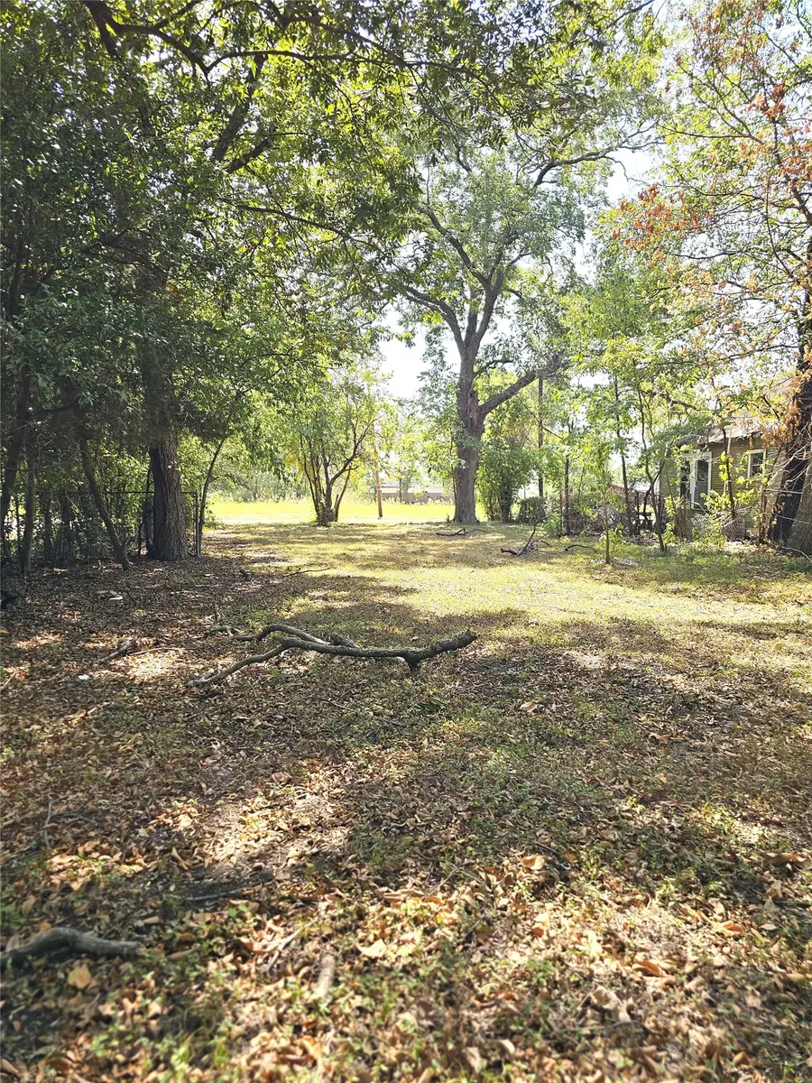 1018 E 8th Avenue, Corsicana, TX 75110 - #3