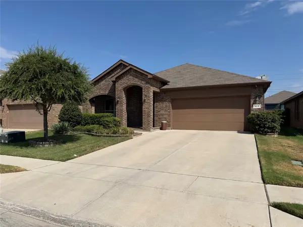 925 Meadow Scape Drive, Fort Worth, TX 76028