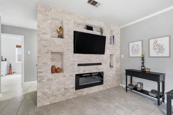 450 Price Drive, Lewisville, TX 75067