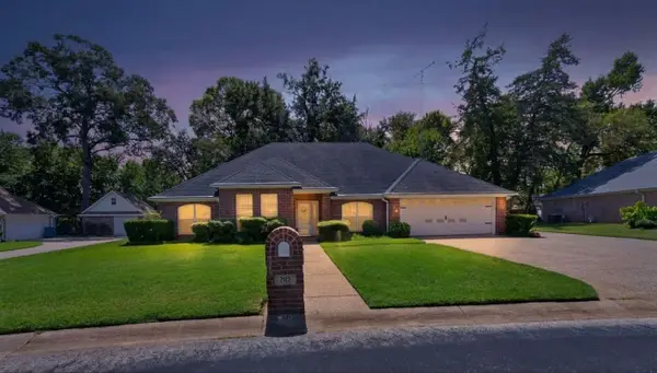 202 Northcreek Drive, Chandler, TX 75758