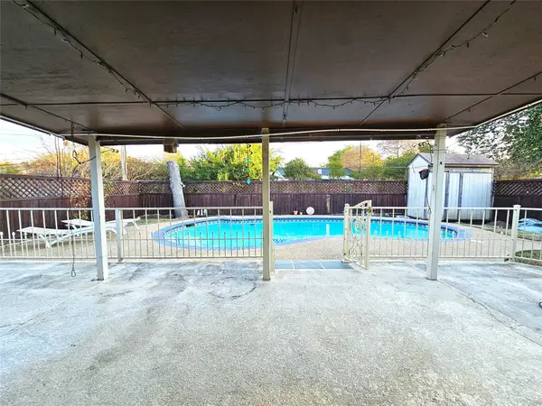 6208 Brookside Drive, Watauga, TX 76148