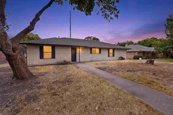 214 Buffalo Creek Drive, Waxahachie, TX 75165