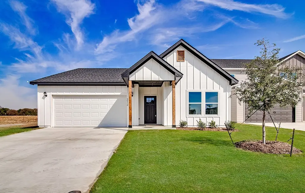 212 Marble Creek Drive, Fort Worth, TX 76131 - #1