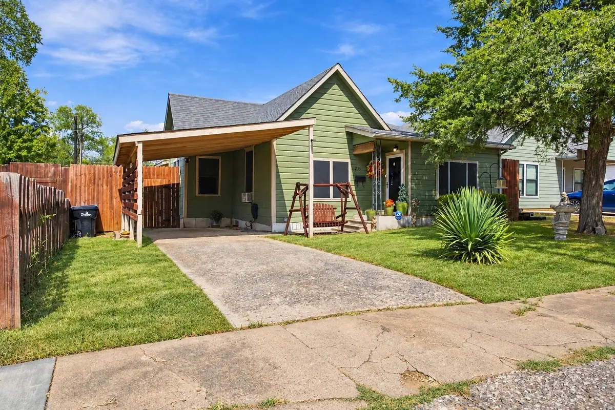 215 W Munson Street, Denison, TX 75020 - #1