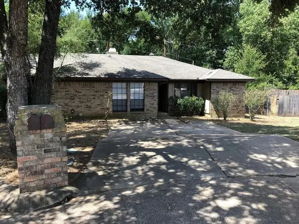 211 Alston Court, Mansfield, TX 76063