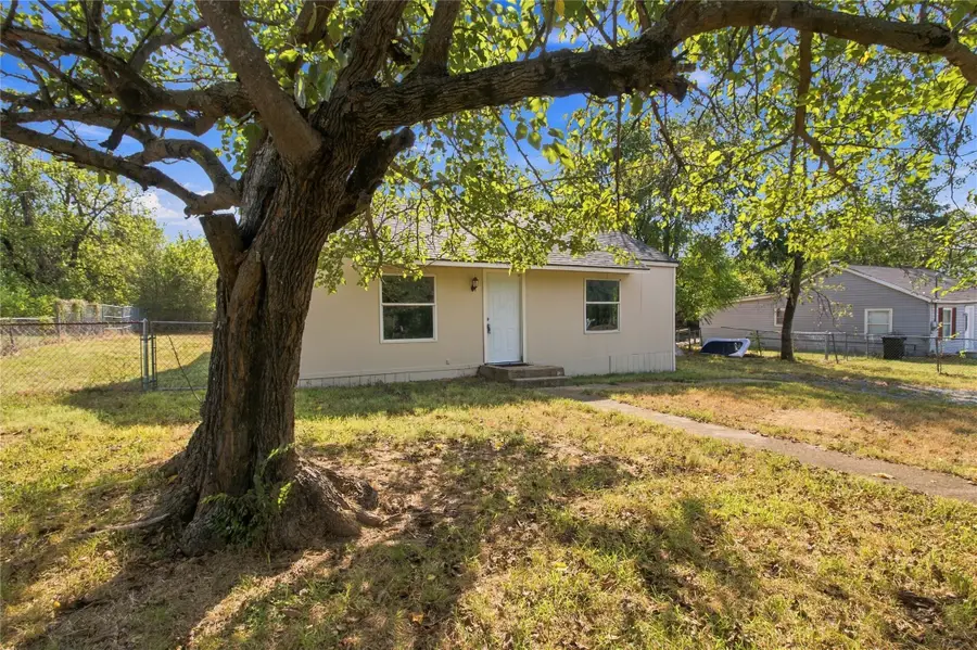 1504 S Travis Avenue, Denison, TX 75021 - #2