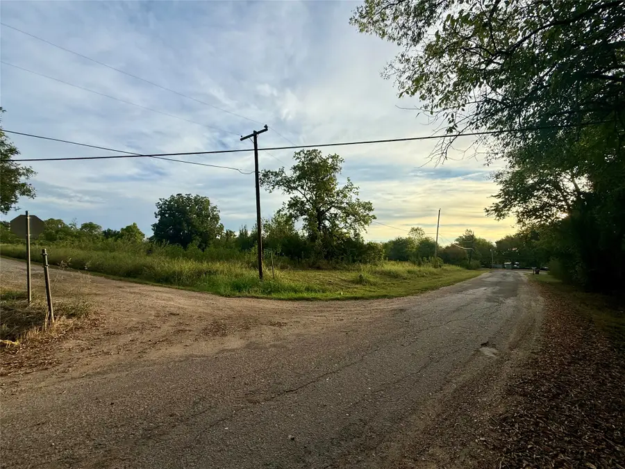 354 N Jeffus Street, Deport, TX 75435 - #3