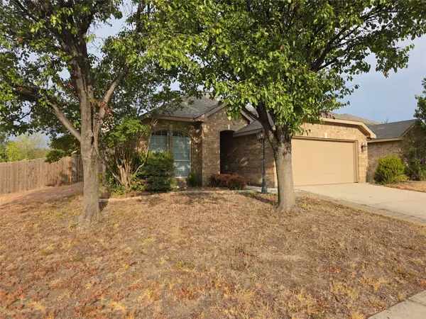 601 Crestview Court, Saginaw, TX 76179