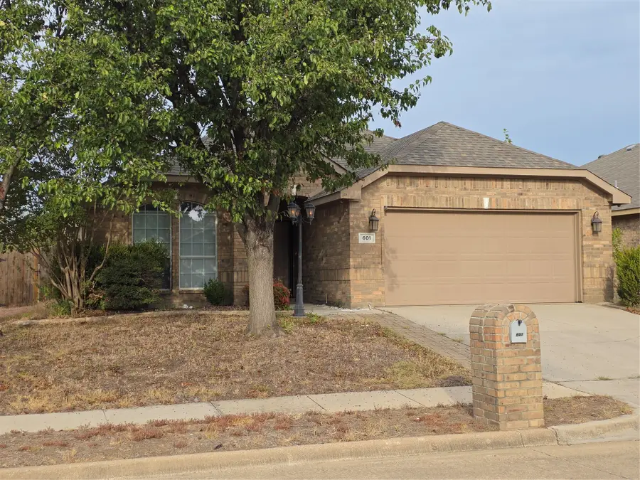 601 Crestview Court, Saginaw, TX 76179 - #2