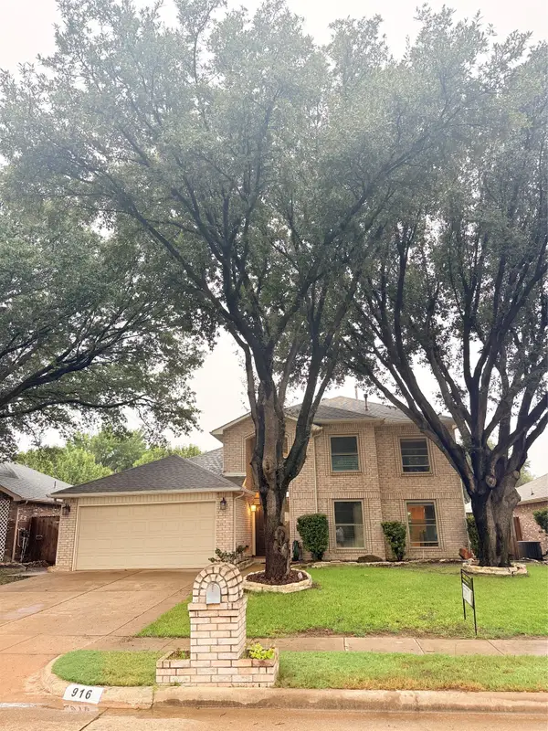 916 Pennsylvania Drive, Saginaw, TX 76131