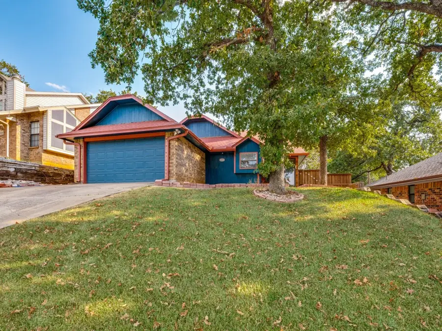6406 Woods Edge Drive, Arlington, TX 76016 - #2