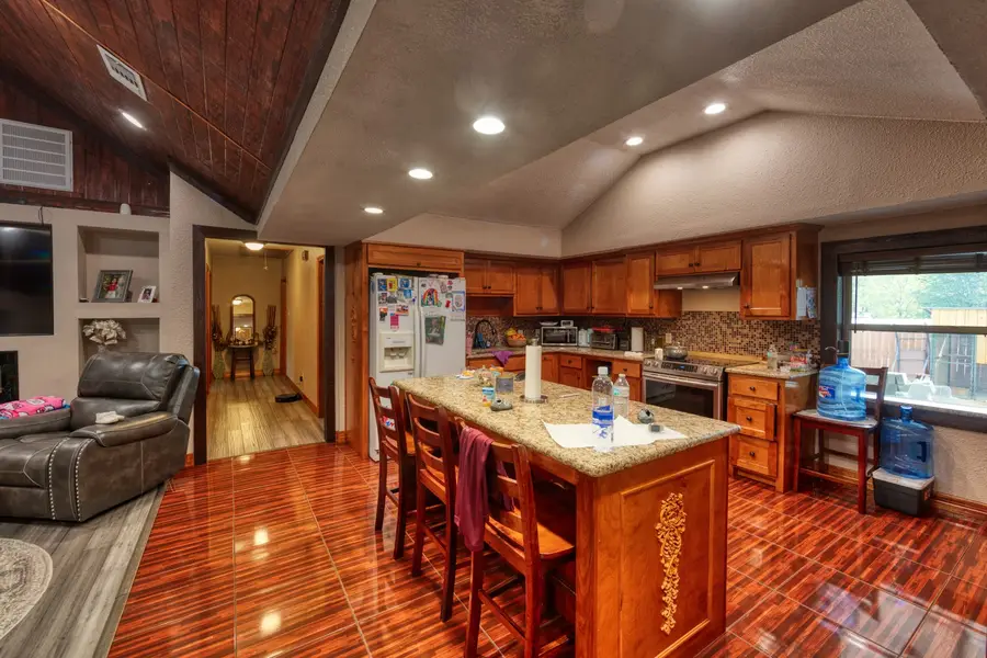 411 S Prairie Street, Pilot Point, TX 76258 - #2