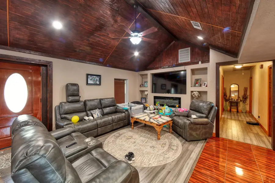 411 S Prairie Street, Pilot Point, TX 76258 - #3
