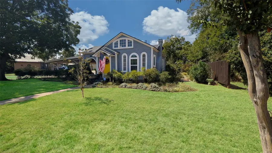 201 N 7th Street, Jacksboro, TX 76458 - #3