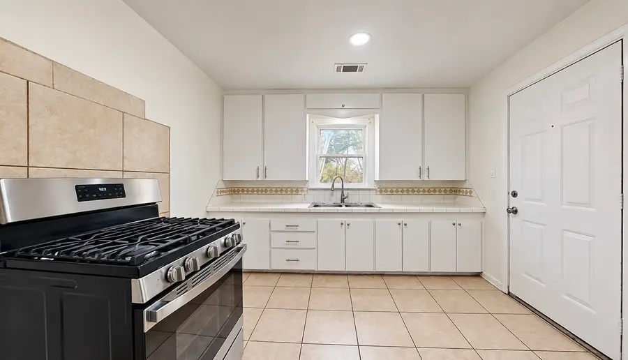 8413 White Settlement Road, White Settlement, TX 76108 - #3