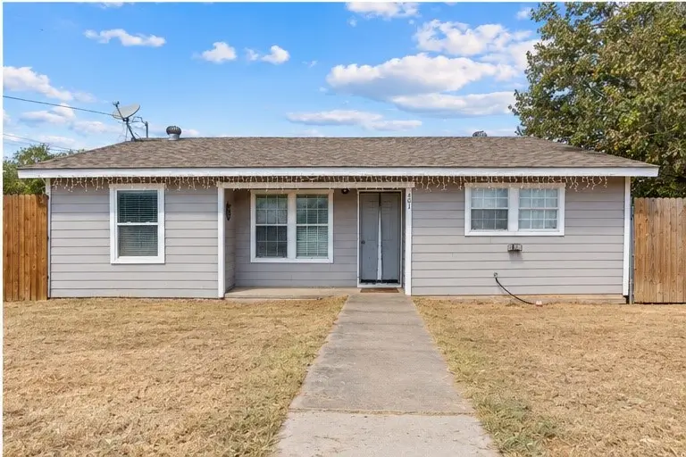 401 E Davis Avenue, Alvarado, TX 76009 - #3